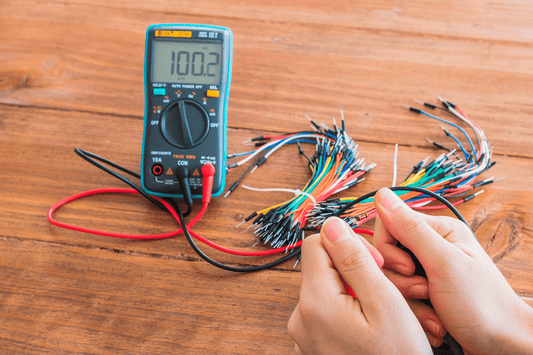 Componentes Clave: Rectificadores y Reguladores de Voltaje en Electrónica - Tecneu